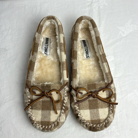 Minnetonka Women's Faux Fur Slippers - Picture 1 of 7